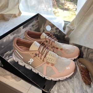 NEW barley worn size 8 ON CLOUD rose sand womens shoes!